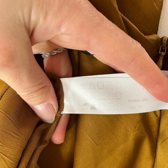 Massimo Dutti Burnt Yellow/Rust Crinkle Satin Halter Dress Open Back Sz 6 - Picture 9 of 9